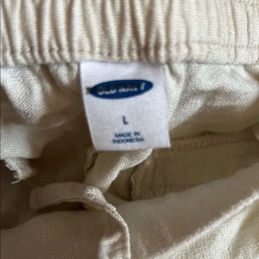 Old Navy White Athletic Shorts with Elastic Waistband - Picture 2 of 2